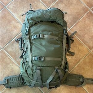 MYSTERY RANCH Metcalf Backpack - Forgae in excellent condition